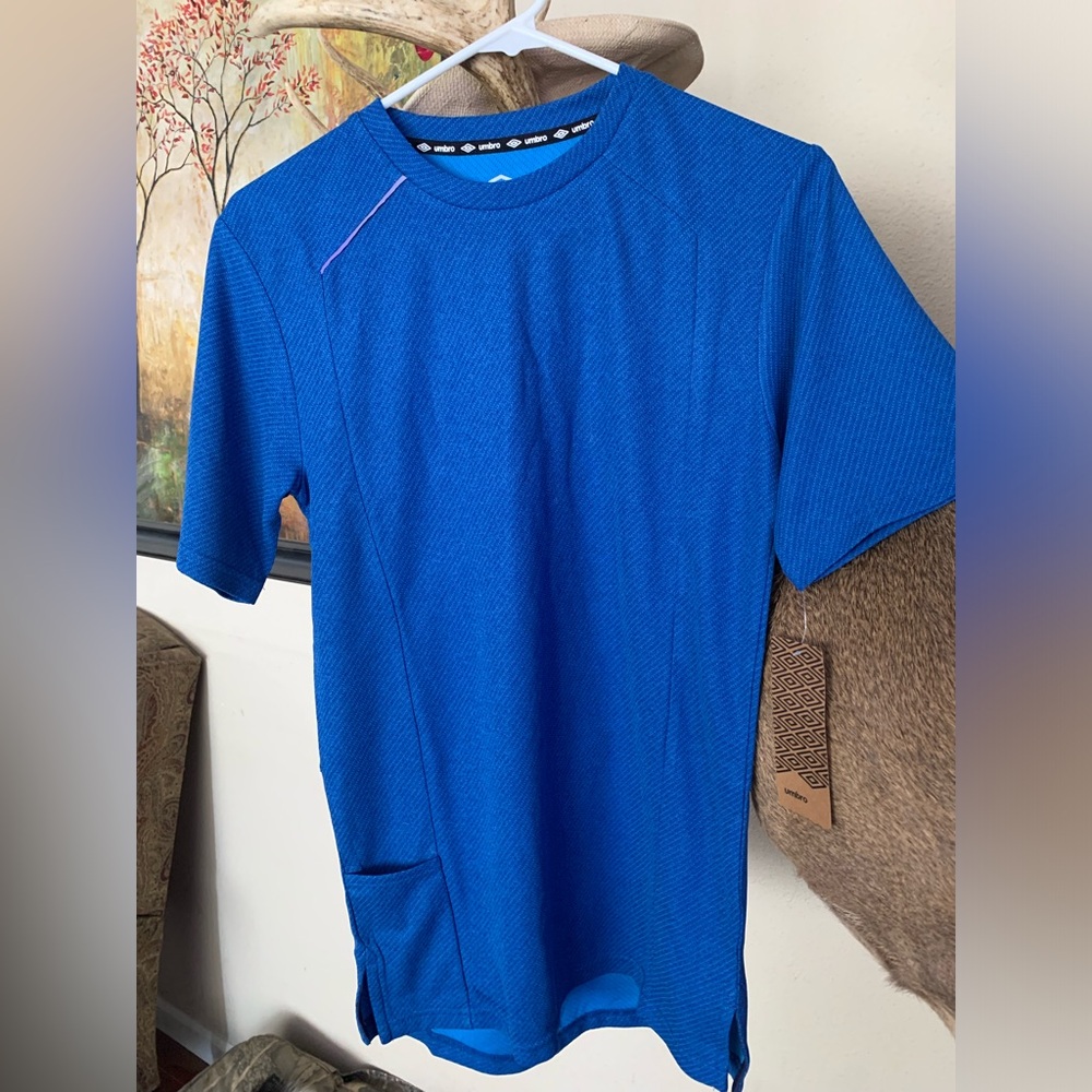 Umbro mens running/workout shirt/“jacquard” - small, with pocket, NWT